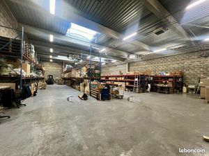 Local d'activité 596 m²