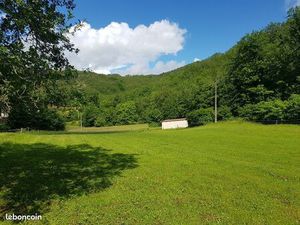 Bâtiment 115 m2 sur terrain 7870 m2