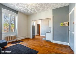 F4 lumineux de 79m2 à louer