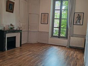 Bel appartement 90 m2 avec stationnement - centre ville de Montargis