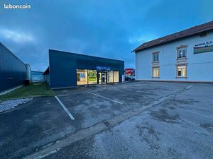 Local commercial 230 m²
