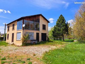 Maison 4 faces de 160m2 avec garage de 18m2 sur un terrain de 820m2