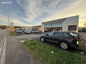 Local commercial 715 m²