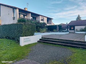 Studio meublé 28m2 vue lac parking privative avec balcon