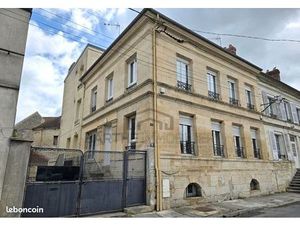 Immeuble 16 pièces 447 m² MOUY