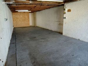 St Cyprien Port grand garage avec électricité. 45m² + cour 28m²