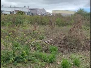 Terrain nu – La Possession – 4160 m² – Emplacement exceptionnel en bord de 4 voies