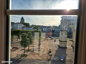 Duplex T4 vue panoramique sur la Charente  l Arc de Germanicus ainsi que la cathédrale Sai