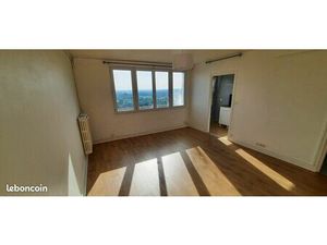 Appartement F1 au dernier étage