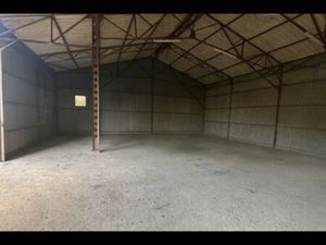 Hangar métallique + grand terrain