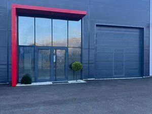 LOCAL   BUREAUX   INDUSTRIELLE   SHOWROOM de 140 m2