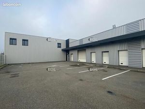 Local industriel 2 411 m²