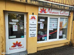 Local commercial à Buhl dans un salon de coiffure