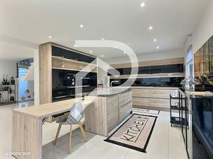 Propriété 6 pièces 174 m²