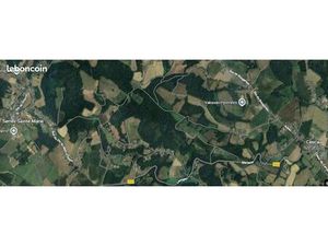 Terrain avec un bois de chênes