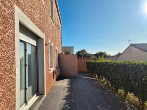 A 10 minutes de Mèze a l'entrée de Villeveyrac côté Mèze