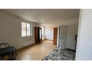 Studio a QUILLAN a louer