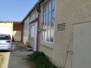 Rare local 112m² avec bureau  wc  sdb et espace de stockage Molineuf