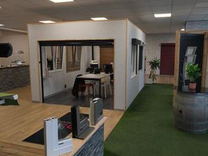 Cellules professionnelles à louer de 400 à 2 500 – Zone commerciale Super U TAVAUX – Dispo