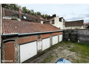 Box fermé dans une cour fermée - 22 rue Flamen