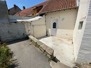 Petite maison de ville terrasse  jardin et parking