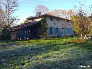 Maison ancienne en pierre avec grand terrain