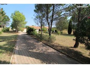 Ensemble immobilier constitué de 2 villas séparées  d'un garage séparé  sur une parcelle d