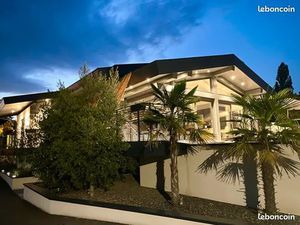 Propriété-domaine — VILLA contemporaine d’EXCEPTION composée de 3 logements (un T7  un T5 