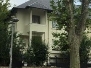 Grande chambre d'étudiant meublée très spacieuse et très lumineuse dans une villa