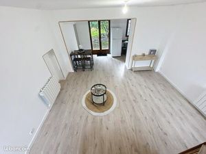 Maison centre ville  3 chambres  un bureau  jardin  garage