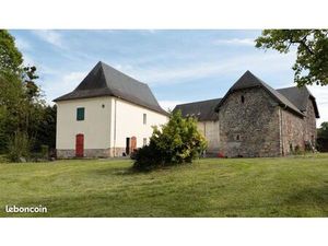 Maison béarnaise + dépendances et parc arboré