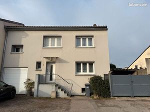 FLEURY  au coeur du village  maison F6 rénovée  nombreux travaux réalisés; cuisine et sall