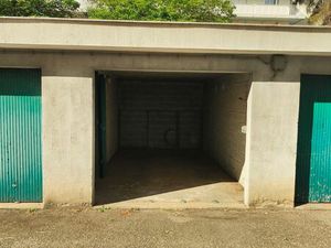 Garage Box extérieur proche autoroute et tram