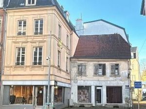 Particulier vend deux immeubles d'environ 400m2 avec deux murs commerciaux  situés dans le