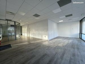 Local bureaux 146 m²