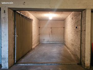 Rare: CANNES BANANE GARAGE