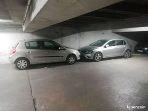 Lot 5 emplacements parking