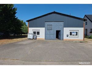 A louer local commercial 181m2 Chanteheux 900 euros