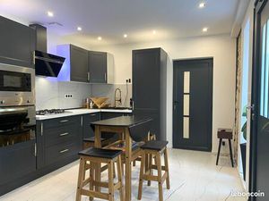 Maison de ville avec garage refaite a neuf 135000