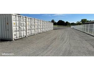 Terrain industriel/artisanal de 1125 m² avec un local de stockage de 84 m²