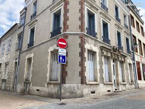 À Louer : Local Commercial/Bureau de 65 m² à Montargis