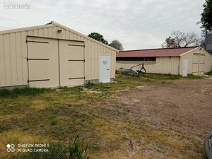 Bâtiment+ terrain 45000m2