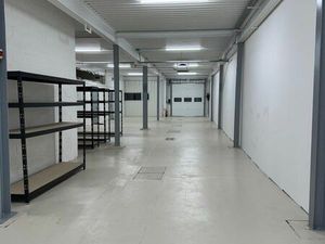 Local de stockage et bureau