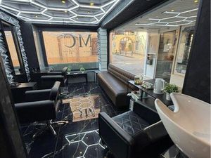 ◊?Espace de travail équipé pour coiffeuse ou onglerie – à louer??◊