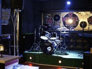 Local commercial 200 m² PARIS 18