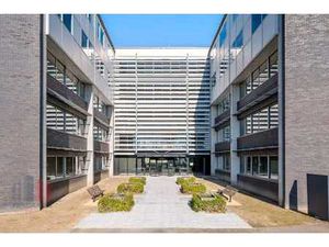 4198 m² de bureaux prêts à l'emploi à proximité du R4