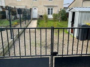 À vendre maison pour investissement avec jardin comprenant une entrée séjour cuisine  cham