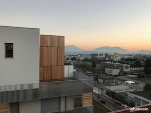 Beau duplex 79 m2 + 50 m2 de terrasse au dernier étage avec vue dégagée  secteur CEA Greno