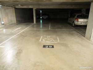 Grand parking souterrain