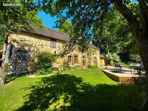 Maison - 6 pieces - 300m2 avec garage et cave